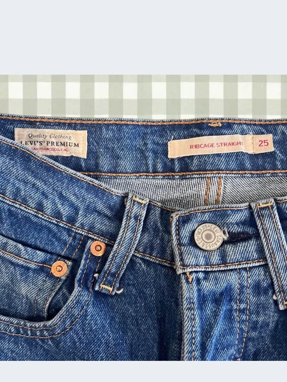 Levi’s Ribcage Straight Leg Jean size 25